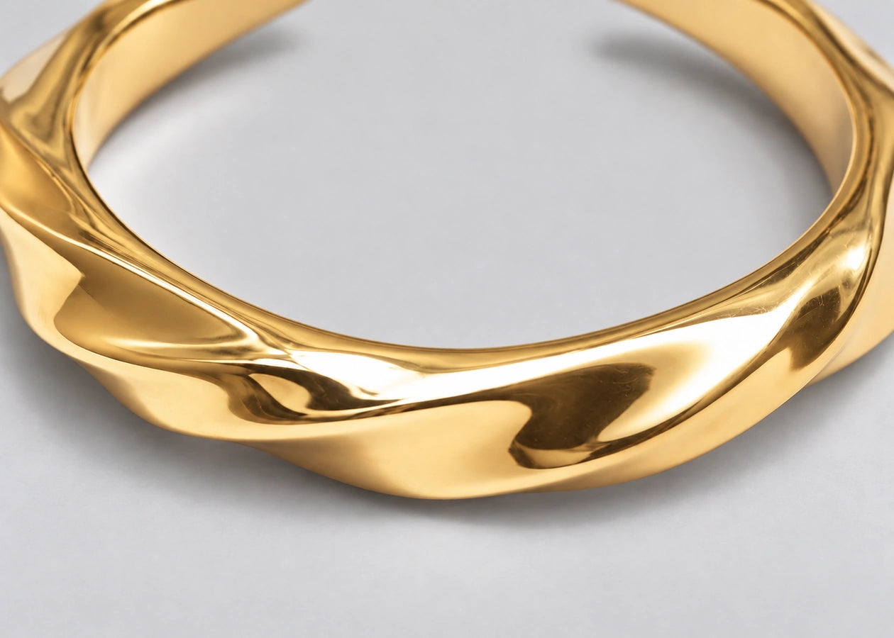 Close-up of the gold ring’s polished gold-plated twist.