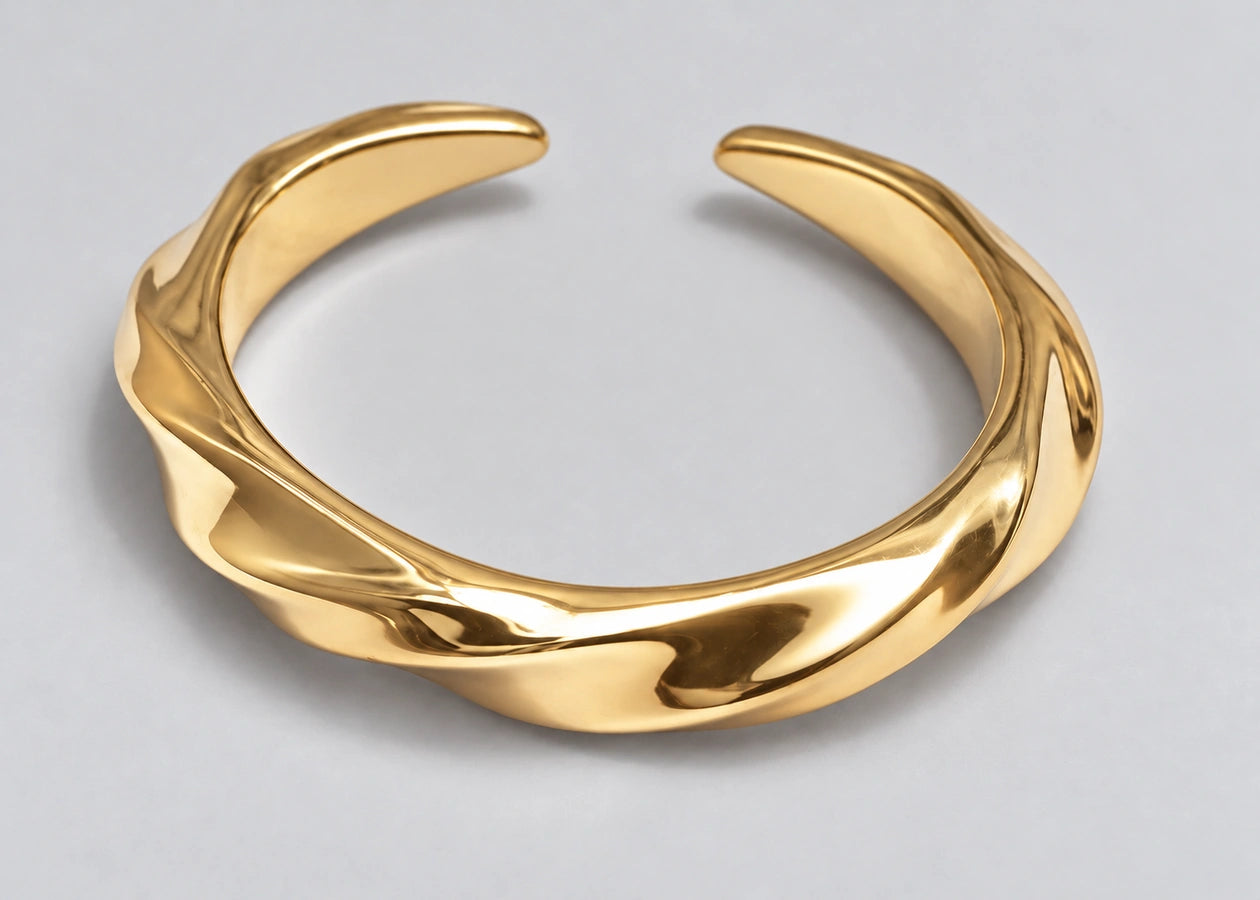 Gold ring showing the continuous twist and both tapered ends.
