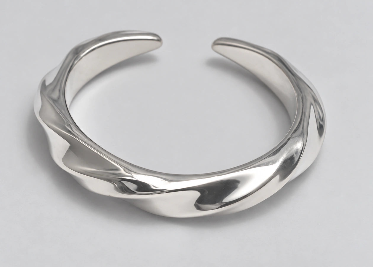 Silver ring showing the continuous twist and both tapered ends.